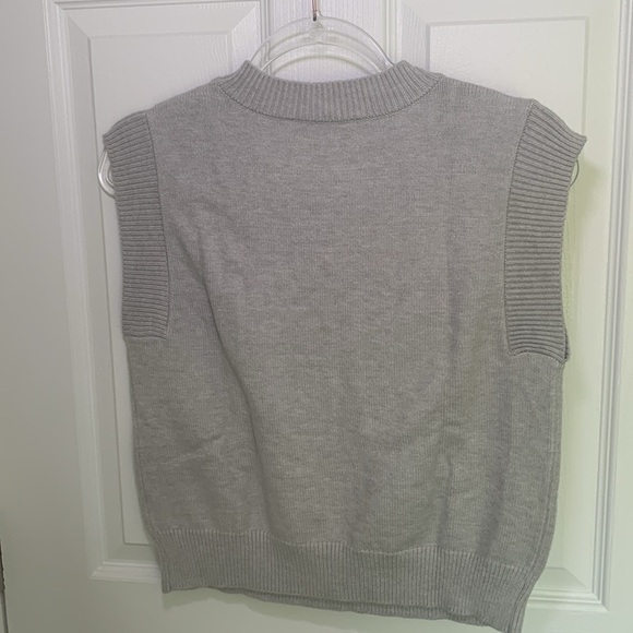 Cyrus gray cable knit sweater vest size small - Picture 3 of 7
